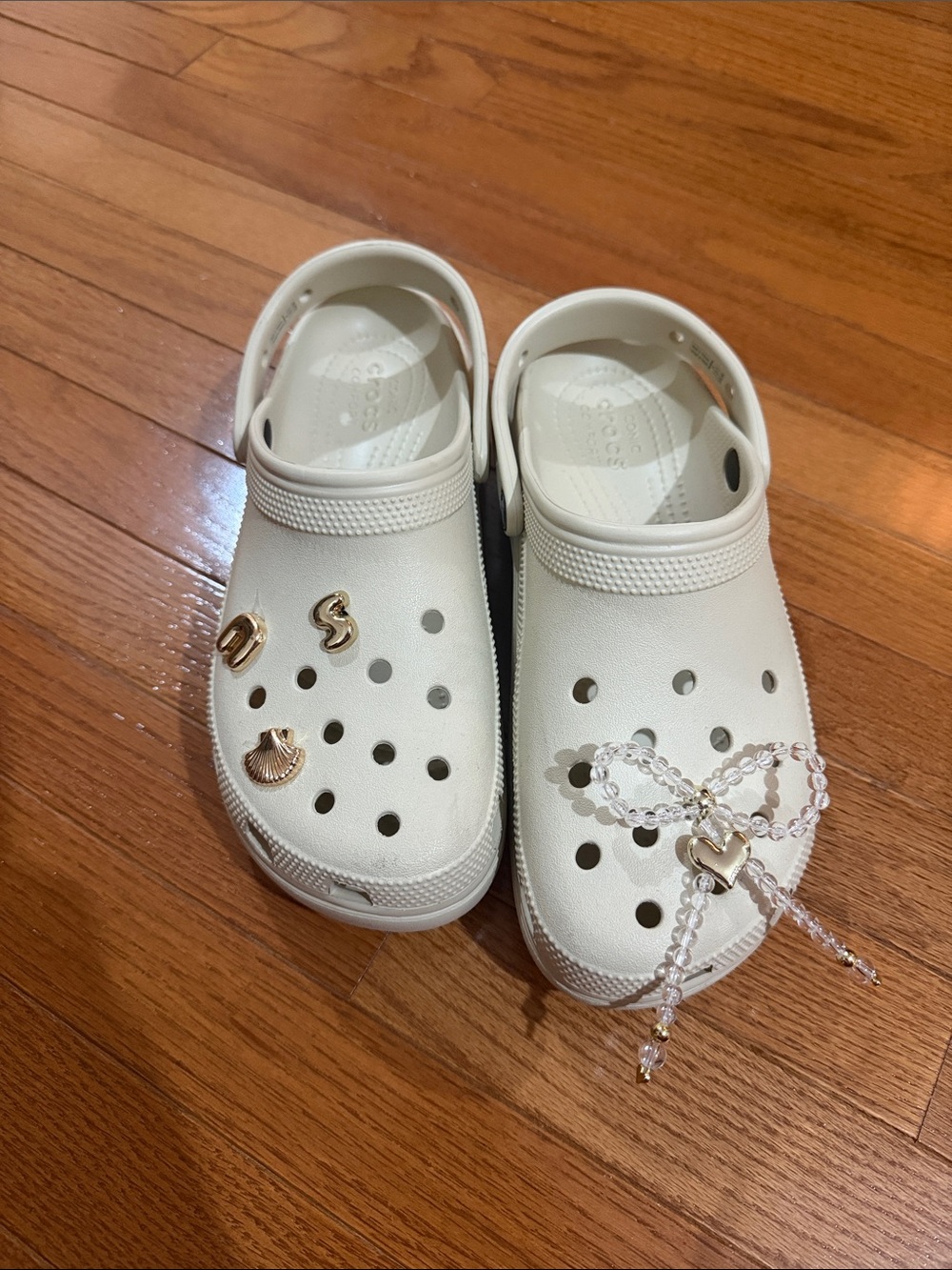 CROCS women’s Classic Clog in White with Gold Charm Accents